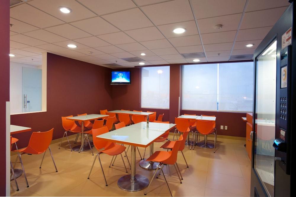 City Express Junior By Marriott Toluca Aeropuerto Eksteriør billede