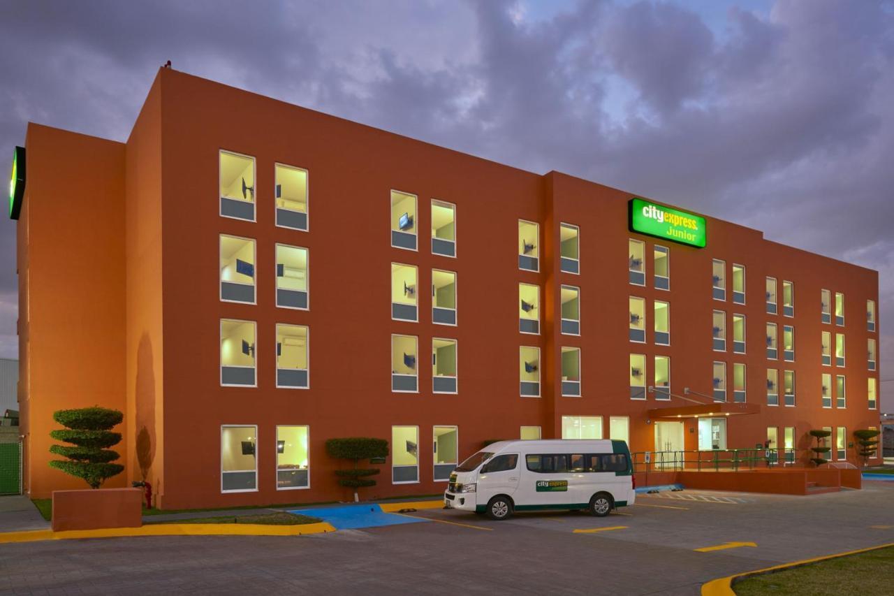City Express Junior By Marriott Toluca Aeropuerto Eksteriør billede