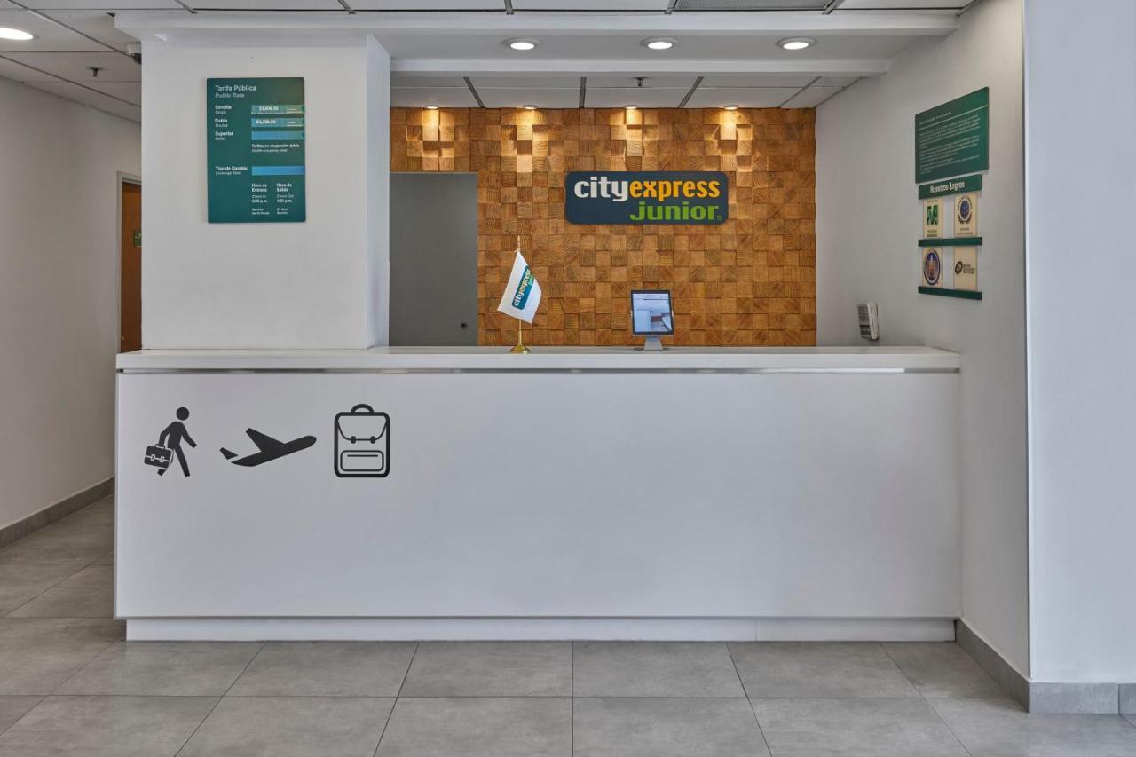 City Express Junior By Marriott Toluca Aeropuerto Eksteriør billede