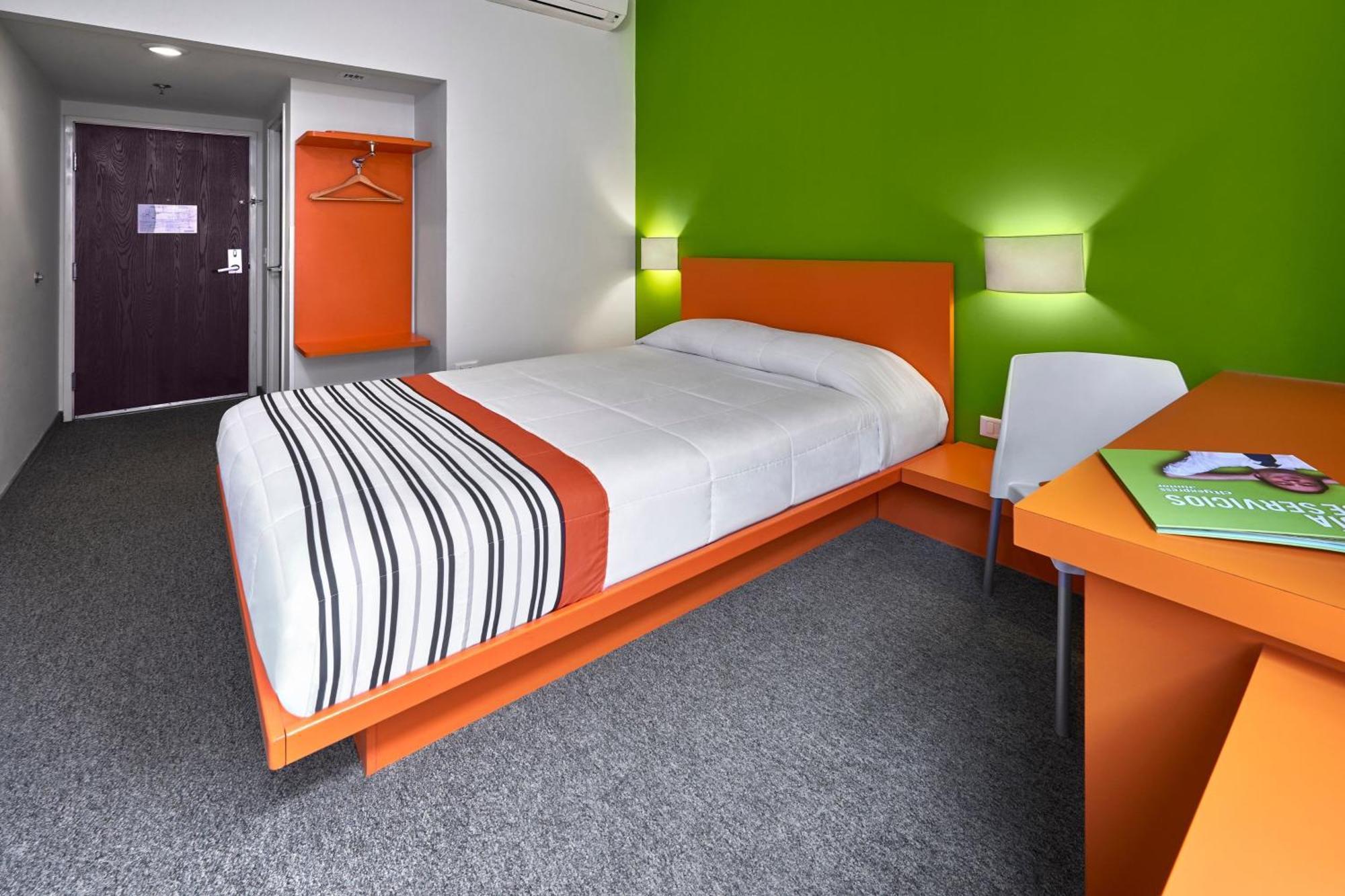 City Express Junior By Marriott Toluca Aeropuerto Eksteriør billede