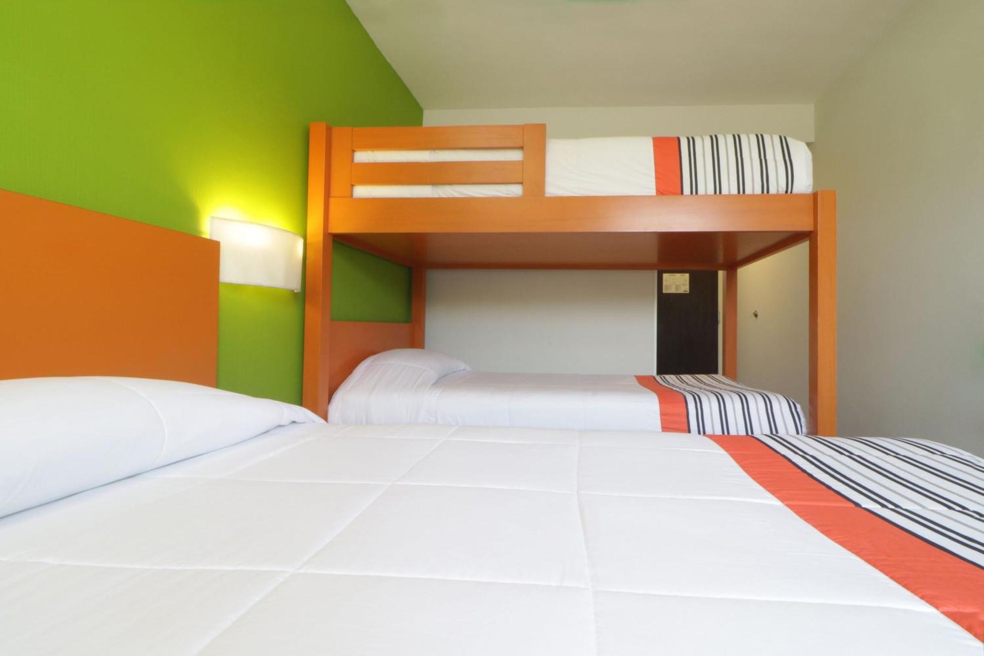 City Express Junior By Marriott Toluca Aeropuerto Eksteriør billede