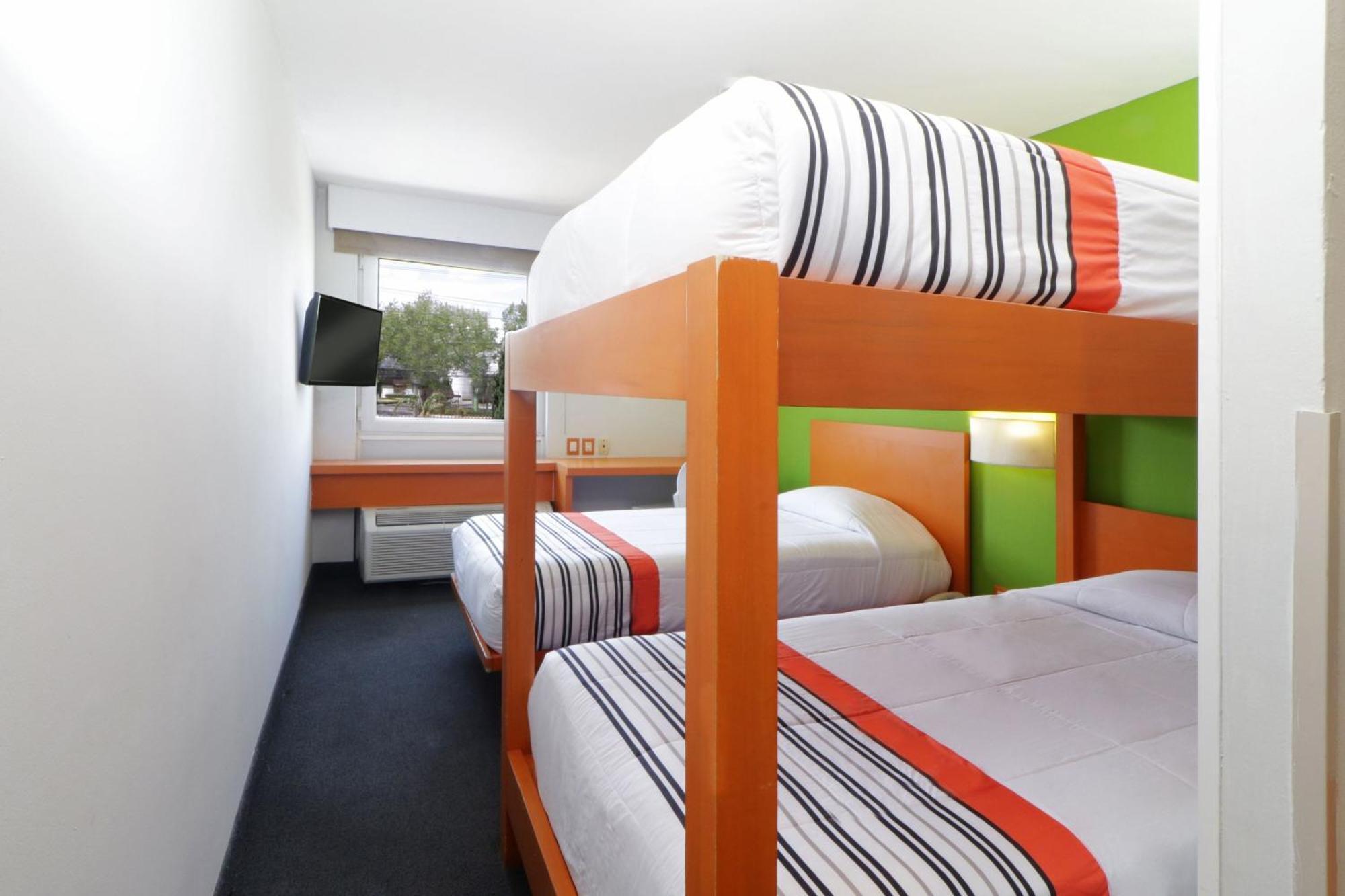 City Express Junior By Marriott Toluca Aeropuerto Eksteriør billede