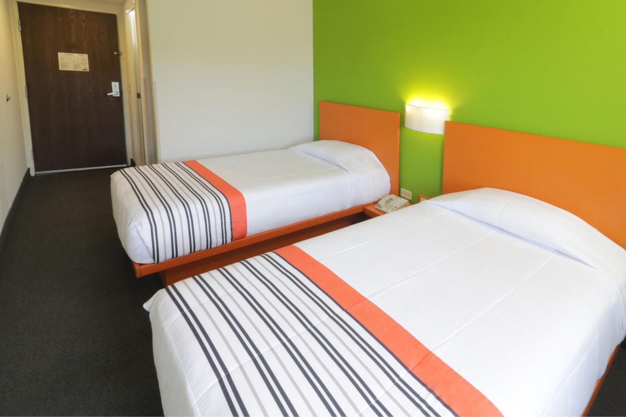 City Express Junior By Marriott Toluca Aeropuerto Eksteriør billede
