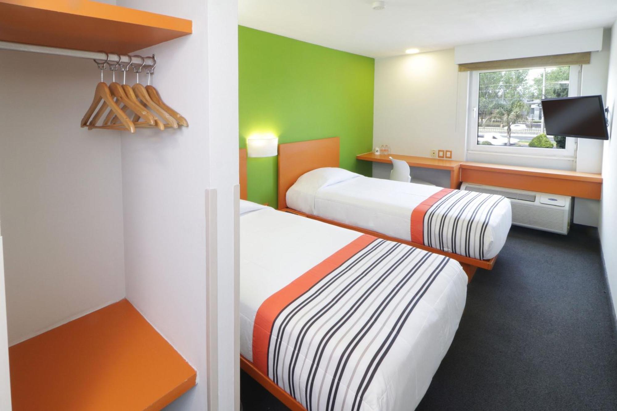 City Express Junior By Marriott Toluca Aeropuerto Eksteriør billede
