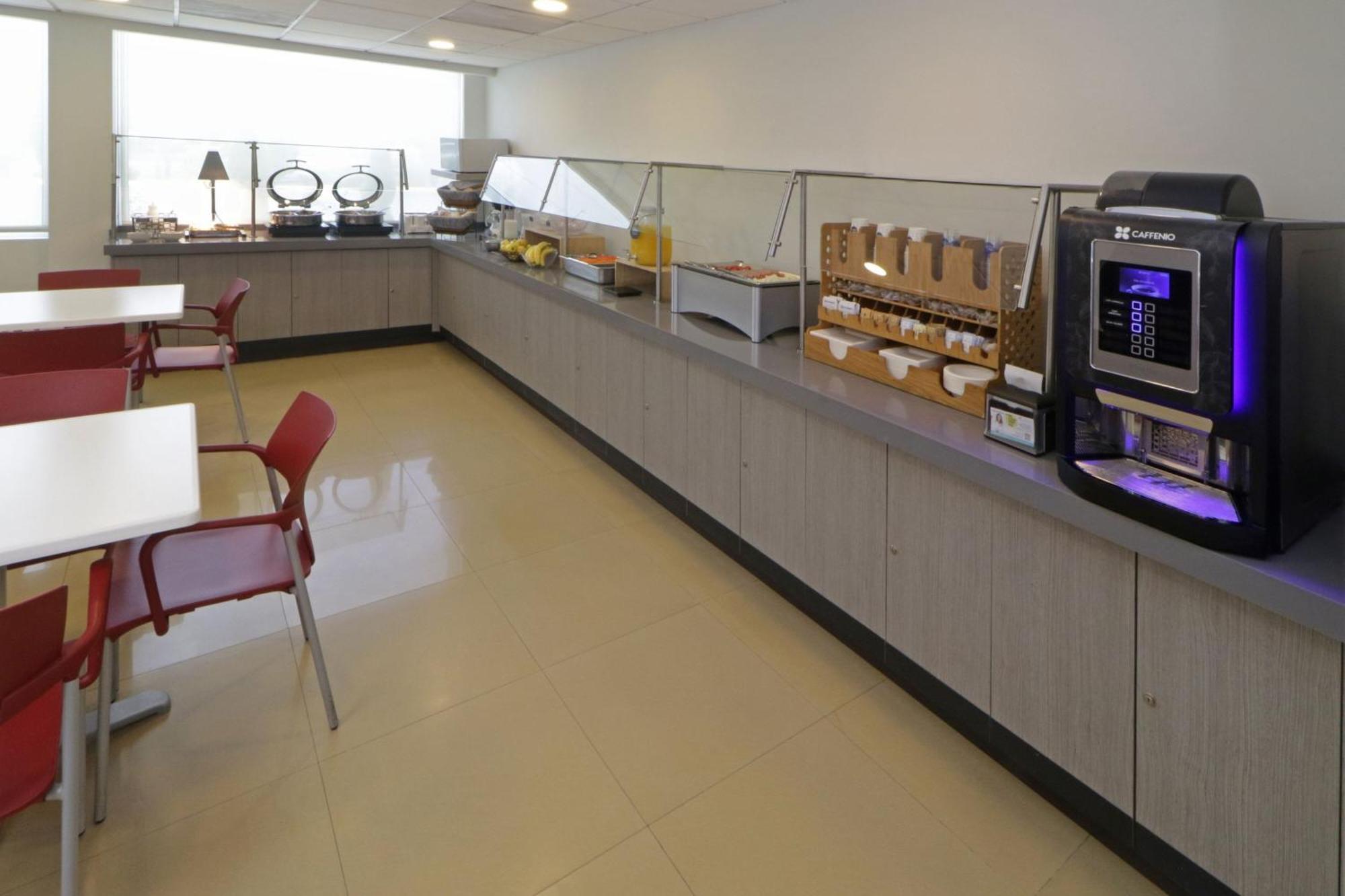 City Express Junior By Marriott Toluca Aeropuerto Eksteriør billede
