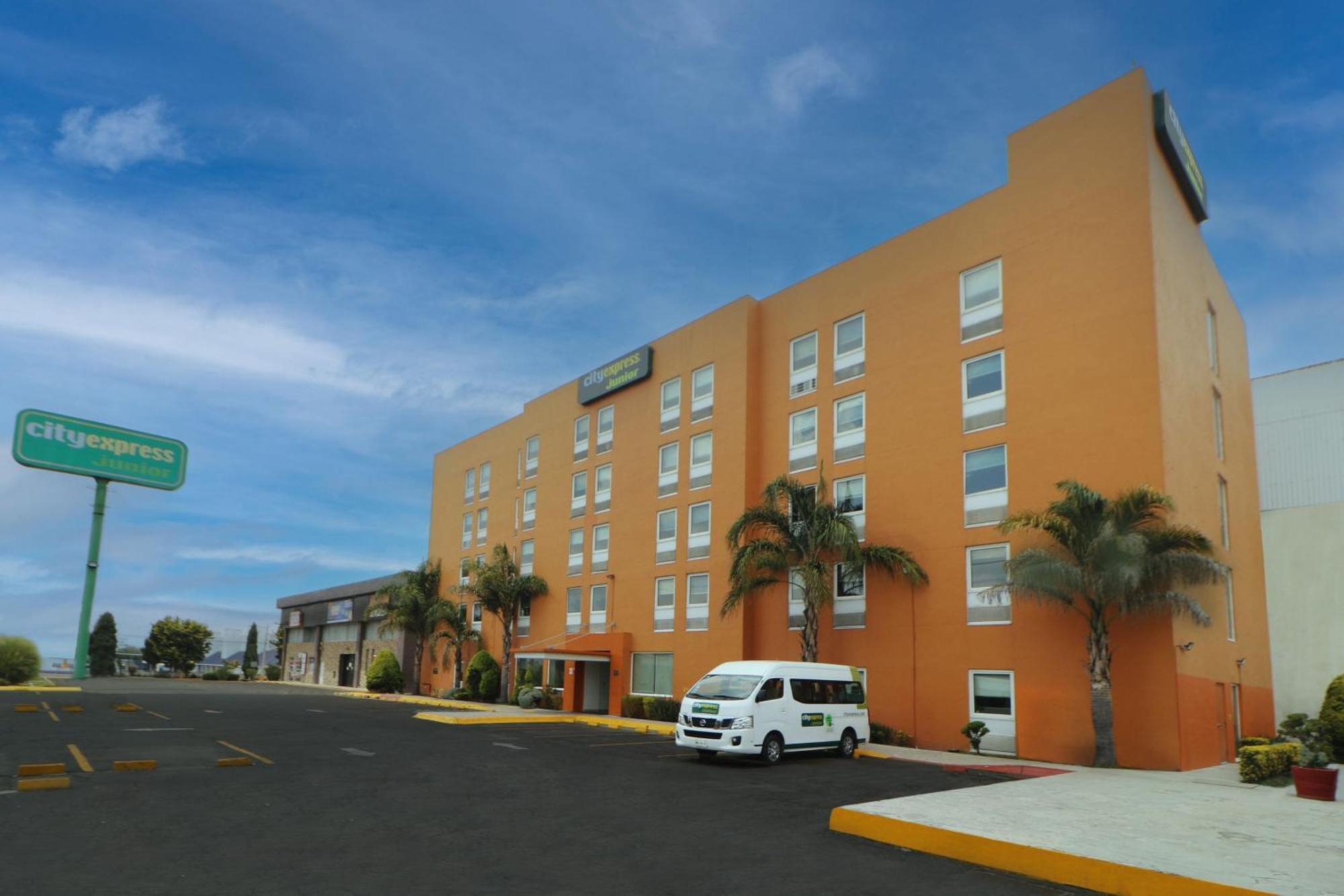 City Express Junior By Marriott Toluca Aeropuerto Eksteriør billede