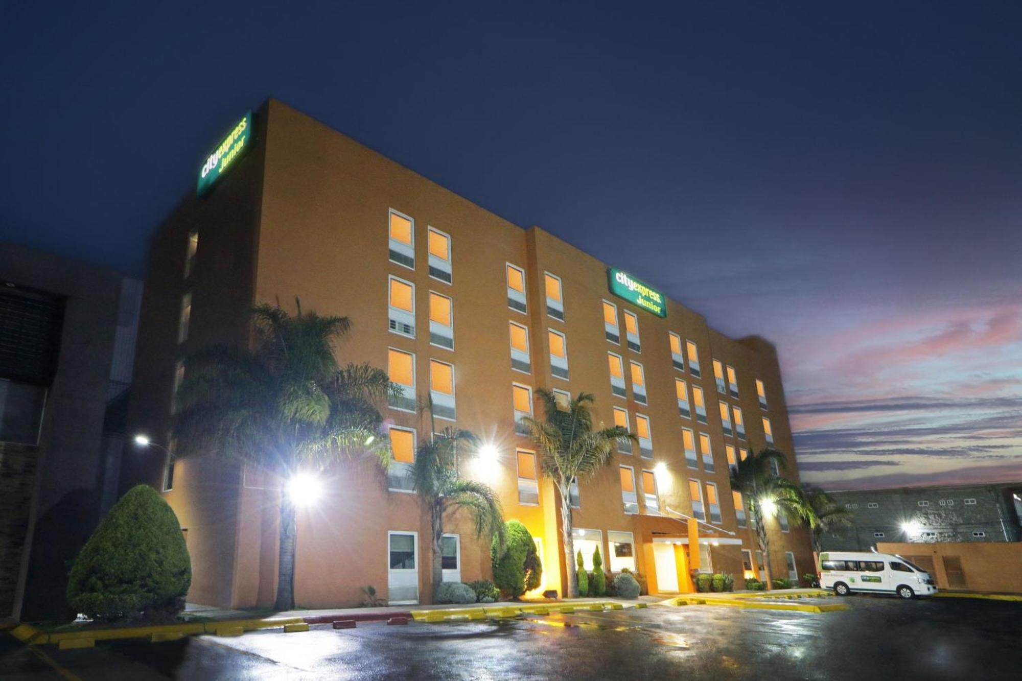 City Express Junior By Marriott Toluca Aeropuerto Eksteriør billede